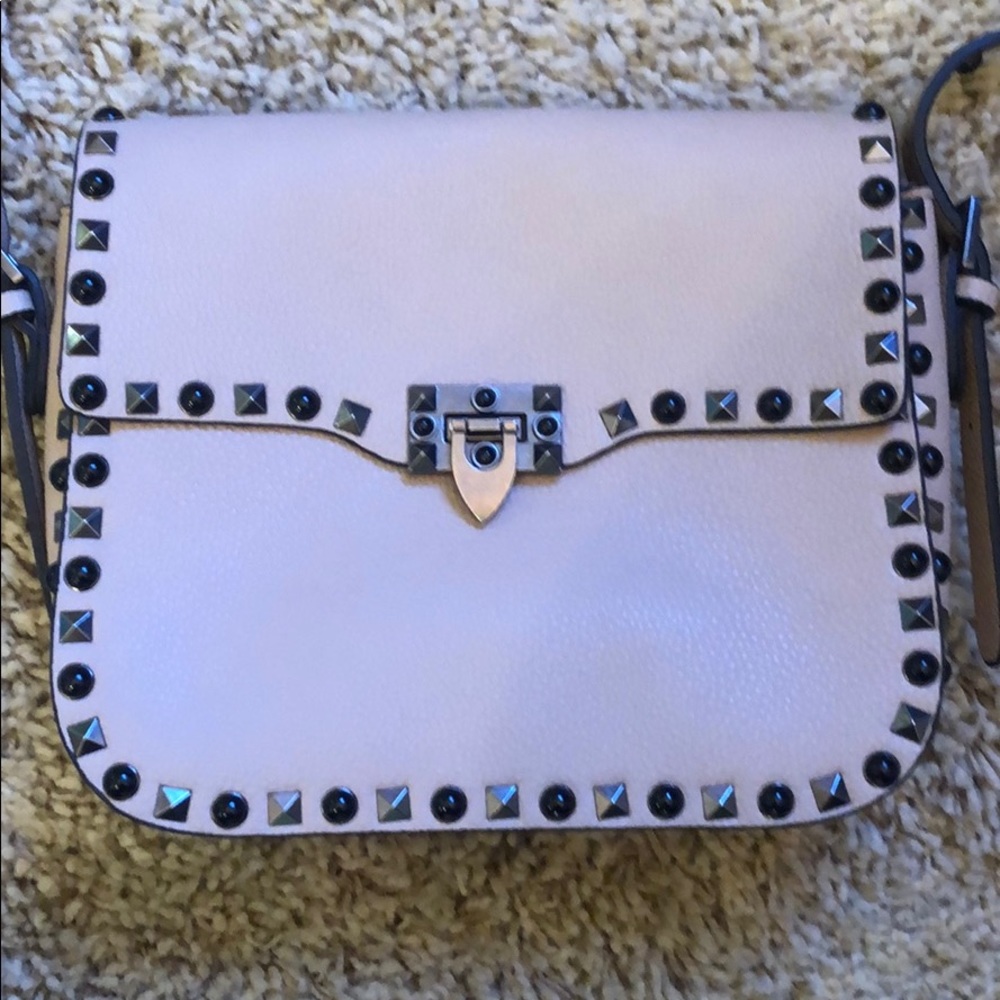 Blush rock stud